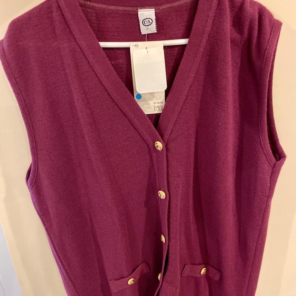 Sleeveless sweater vest